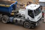 IVECO TRAKKER 410 Zugmaschine als Sattelkipper eingesetzt, 09.12.13 Berlin-Pankow.