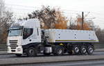 IVECO STRALIS 450 E5 Sattelkipper der Fa. Der Lindaer am 23.11.16 Berlin-Marzahn.