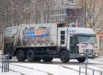 Diese gro�en IVECO M�llentsorgungsfahrzeuge holen das Altpapier in Berlin-Pankow ab, sie geh�ren zur Fa.