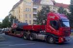 IVECO STRALIS 500 mit Tiefladebr�cke und O&K MH5 Mobilbagger auf der Ladefl�che am 13.09.12 Berlin-Pankow.