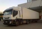 IVECO STRALIS 420 mit K�hlthermoauflieger, 14.11.12 Berlin-Pankow.