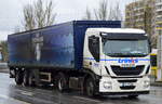Eine IVECO STRALIS Zugmaschine mit Trailer der Sped. trinks Getränke Logistik am 22.02.17 Berlin-Marzahn.