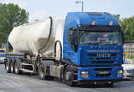 IVECO STRALIS 420 Zugmaschine mit Siloauflieger der Sped- STEINGRÄBER-BERLIN am 30.05.17 Berlin-Marzahn.