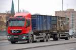 MAN TGS 26.440 Abrollkipper + H�nger einer Entsorgungsfirma, 28.02.13 Berlin-Putlitzbr�cke.