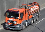 Ein MAN TGS Abwasserentsorgungsfahrzeug der Fa. BRAUCO am 21.04.16 Berliner Stadtautobahn Höhe Knobelsdorffstr.