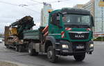 MAN TGS 18.440 Baukipper (Selbstlader) mit Hänger mit Drehbohrsystem am 07.03.17 Berlin-Marzahn.