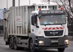 Ein MAN TGS 26.320 M�llentsorgungsfahrzeug der VEOLIA Umweltservice aus Berlin, 04.02.09 Berliner Stadtautobahn H�he Spandauer Damm.