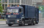 Älteres MAN Müllentsorgungsfahrzeug, inzwiscchen wohl nicht mehr für die Fa. ALBA tätig am 13.07.16 Berlin-Mitte.