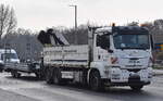 Ferrocon GmbH (Metallbauunternehmen) aus Berlin mit einem MAN TGS 26.480 Baustofftransporter (Selbstlader) mit Fahrzeughänger am 25.03.25 Berlin Marzahn.