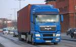 MAN TGX Containersattelzug, 13.02.13 Berlin-Putlitzbr�cke.