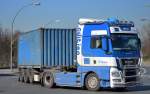 Optisch sehr gefällige MAN TGX 18.540 edition vom LKW-Tuner HS Schoch Zugmaschine mit Containerträgerauflieger auf dem Weg zum Berliner Westhafen, 13.03.14 Berlin-Beusselstr.