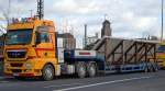 Ein MAN TGX 33.540 Schwerlastsattelzug der Fa.
