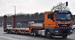Matthäi Bauunternehmen GmbH & Co. KG mit einer Tiefladebrücke für Baufahrzeugtransporte mit MAN TGX 18.470 Zugmaschine am 25.03.25 Berlin Marzahn.