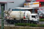 Sped STEINGR�BER aus Berlin mit einem MAN Siloabsetzfahrzeug, 20.04.12 Berlin Moabit.