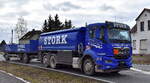 STORK Umweltdienste GmbH mit einem MAN TGS 26.510 Tanklaster lt. UN-Nr.: 30/1202 mit Dieselkraftstoff beladen mit Pritschenhänger am Haken am 24.02.26 Bahnübergang Rodleben. 
