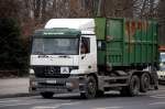 MB ACTROS Abrollkipper einer Entsorgungsfirma, 20.01.11 Berlin-Pankow.