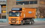 MB ACTROS 2551 Abrollkipper der Recyclingfirma Bartscherer, 05.02.13 Berlin-Putlitzbr�cke.