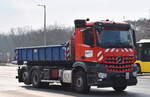 Rubert Straßen- und Tiefbau GmbH aus Berlin mit einem MB AROCS 2545 Abrollkipper am 25.03.25 Berlin Marzahn.