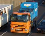 MB ACTROS 2541 Abrollkipper mit Spezialrecyclingcontainer der Fa, Bartscherer aus Berlin, 18.10.10 Berliner Stadtautobahn H�he Knobelsdorffstr.