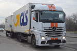 MB NEW ACTROS 2542 Wechsellader-Hängerzug der Sped.LOCA-24 mit GLS Containern am 13.12.16 Berlin-Marzahn.