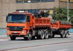 MB ACTROS 3347 Baukipper + H�nger, 09.08.11 Berlin-Putlitzbr�cke.