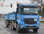 Ein recht neuer MB AROCS 2645 Baukipper + Kipphänger der Fa.