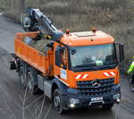 MB AROCS 3345 Baukipper (Selbstlader) der Fa.WIECHMANN am 23.11.16 Berlin-Marzahn.