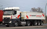 Ein noch wie neu aussehender MB NEW ACTROS Sattelkipper der Fa.