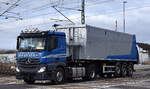 Fuhr- & Rückeunternehmen Andreas Geisler mit einem Sattelkipper mit MB ACTROS 1851 Zugmaschine am 24.02.26 Bahnübergang Rodleben.