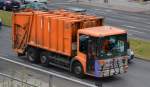 Älteres MB ECONIC Müllentsorgungsfahrzeug (nicht BSR) am 26.05.15 Berlin-Adlershof.
