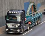 MB ACTROS 1848? mit Spezialauflieger mit Bauteil(Bogen)beladen, 04.11.11 Berliner Stadtautobahn H�he Kaiserdamm.