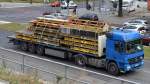 MB ACTROS 1844 mit Flachauflieger mit Verschalungsplatten beladen am 26.08.14 Berlin-Adlershof.