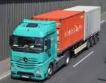 MB NEW ACTROS 1845 mit Containerträger am 07.05.15 Berliner Stadtautobahn Höhe Knobelsdorffstr.