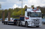 Hier eine Schwerlast MB ACTROS 2741 Zugamschine mit Ladebrücke (leer) der Fa.