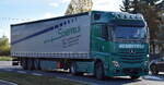 Spedition Scheffels KG mit einem Sattelzug mit MB ACTROS 1845 Zugmaschine am 13.10.25 Höhe Bahnübergang Rodleben.