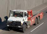 Umgebauter MB UNIMOG 1800 T der Fa.meyer mit verl�ngerter Ladefl�che beim Transport eines kleinen Gabelstaplers, Berlin Stadtautobahn H�he Kaiserdamm 03.04.09
