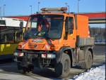 Ein MB UNIMOG U 400 der Berliner Verkehrsbetriebe (BVG) in Bereitschaft jetzt im Winter als SchleppService am Knotenpunkt Berlin-Marzahn, 22.01.16