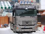 Ein weiterere MB ACTROS Zugmaschine des Schaustellerbetriebes JACOB bei den Abr�umarbeiten des Berliner Weihnachtsmarktes am Berliner Alexanderplatz, 28.12.10