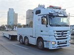 MB ACTROS 2546 Zugmaschine mit Ladefläche + Hänger (Blume Tower? Schausteller-Fahrzeug?)am 09.11.16 Berlin-Marzahn.
