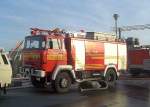 Und ein drittes Feuewehrfahrzeug, ein MAGIRUS 232, Betreiber aus Berlin? bei den Flimarbeiten auf dem Vorplatz des Berliner Hbf. im Herbst 2009. 