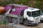 Ein SCANIA P380 Absetzkipper der Fa. TORSTEN LACKERT, 18.10.13 Berlin-Pankow.