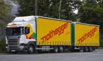 Die österreichiche Spedition nothegger hat auch eine slowakische Niederlassung, hier ein slowakischer Hängerzug mit einem SCANIA R 450 am 25.08.14 Berlin-Pankow.