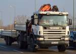 Älterer SCANIA 114C/340 Baukipper (Selbstlader) + Hänger am 18.02.16 Berlin-Heinersdorf.