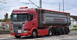 Zimmermann Entsorgung GmbH & Co. KG mit einem Sattelkipper mit SCANIA G 450 Zugmaschine am 01.10.25 Höhe Bahnübergang Rodleben.