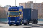 SCANIA Sattelzug mit Containerauflieger der Fa.GTH am 17.04.13 Berlin-Putlitzbr�cke.