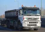 Ein VOLVO FM 410 EEV Abrollkipper der Fa.