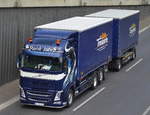 Moderner VOLVO FH Hängerzug der Sped.René Jahn am 31.05.16 auf der Berliner Stadtautobahn Höhe Knobelsdorffstr.