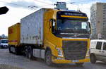 VOLVO FH 460 Wechsellader-Hängerzug mit Containern am 22.03.17 Berlin-Marzahn.