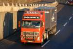 VOLVO FH12 410 PS (Globetrotter XL) Zugmaschine mit Containertrageauflieger, 10.01.11 Berliner Stadtautobahn H�he Knobelsdorffstr.
