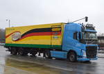 VOLVO FH 420 Zugmaschine mit Trailer der Monolith Nord GmbH am 17.02.17 Berlin-Marzahn.
